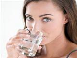 抵御感冒的9大步骤告诉你为何要多喝水