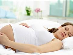 孕期羊水过多常见的原因 孕期羊水偏多要怎么做